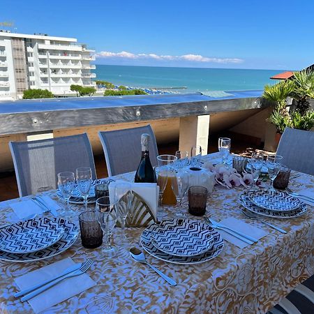 Appartement Blue Moon Penthouse à Jesolo Extérieur photo