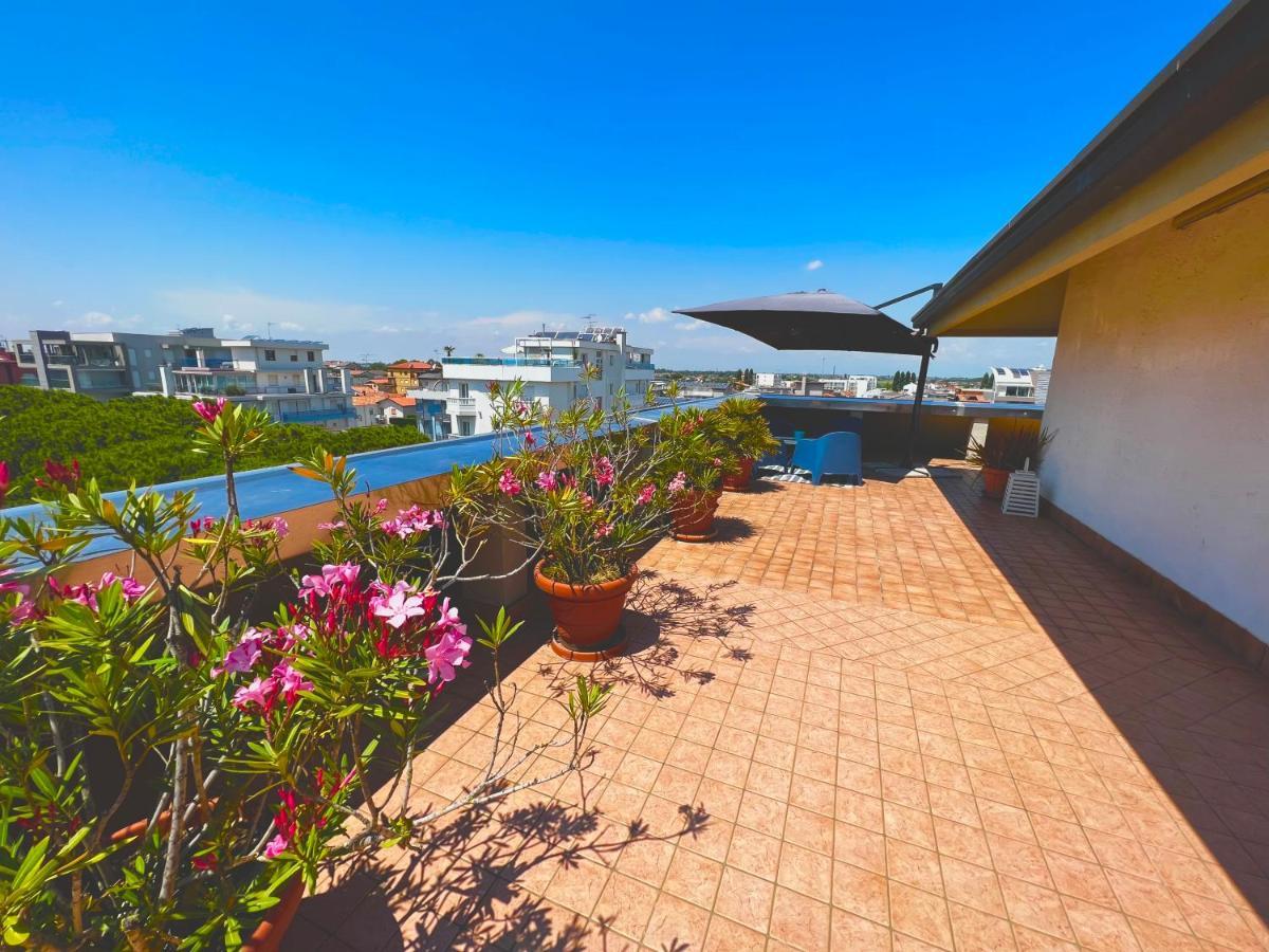 Appartement Blue Moon Penthouse à Jesolo Extérieur photo